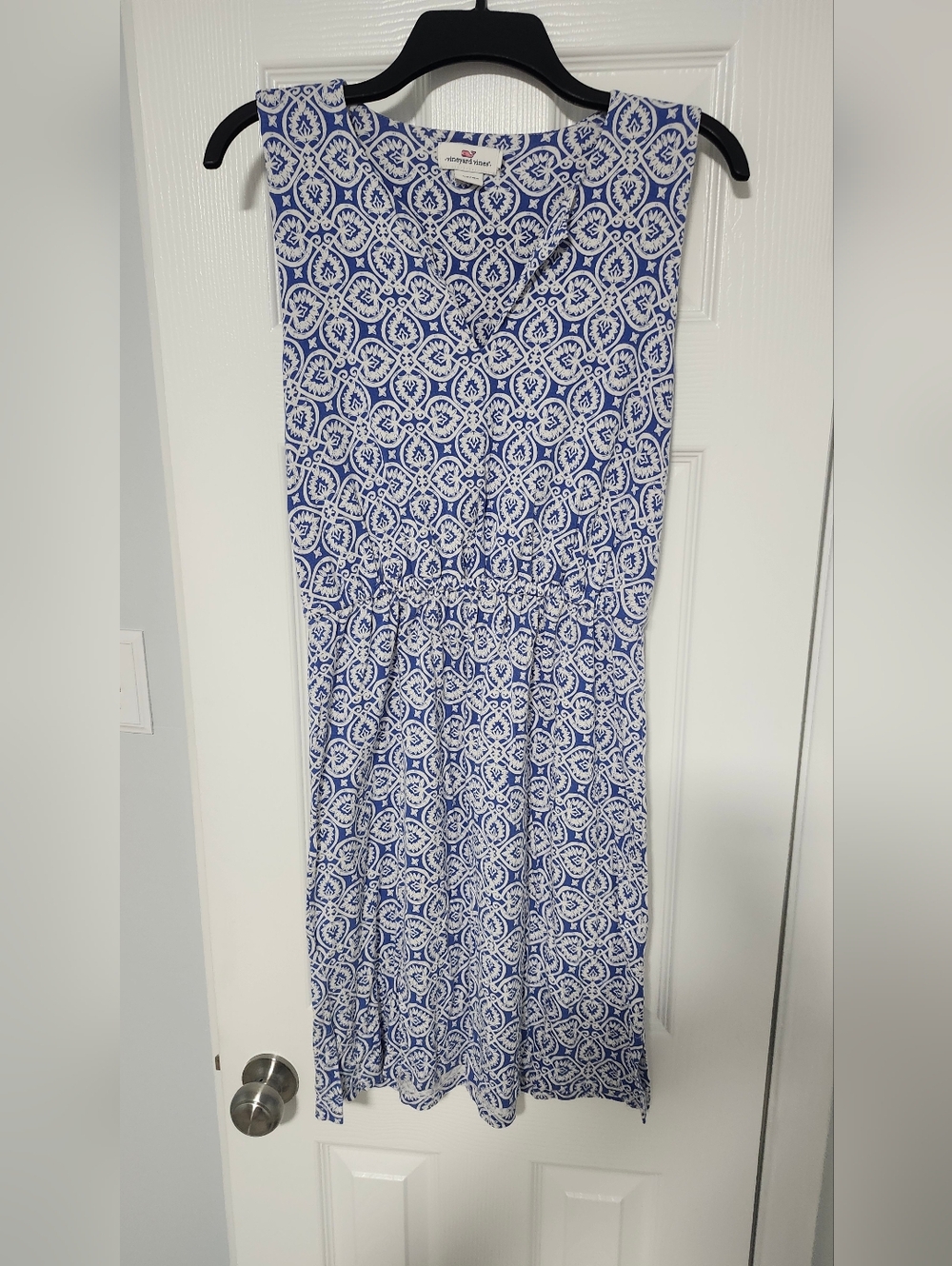 Vineyard Vines Blue and White Sleeveless Patterned Dress